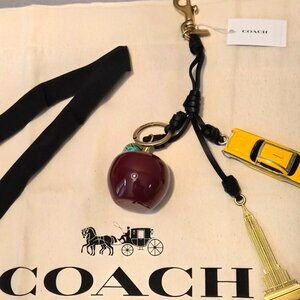 Coach Small New York Cluster Bag Charm CY402 🥨 🚕 🍎 𝐁𝐫𝐚𝐧𝐝 𝐍𝐞𝐰!